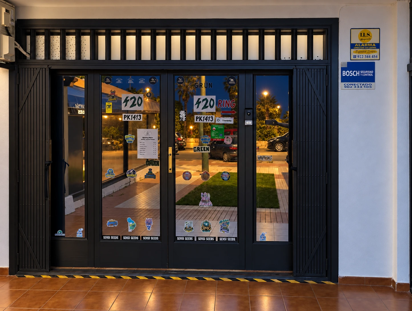Entrance to PK1413 at Calle Aceviño 12